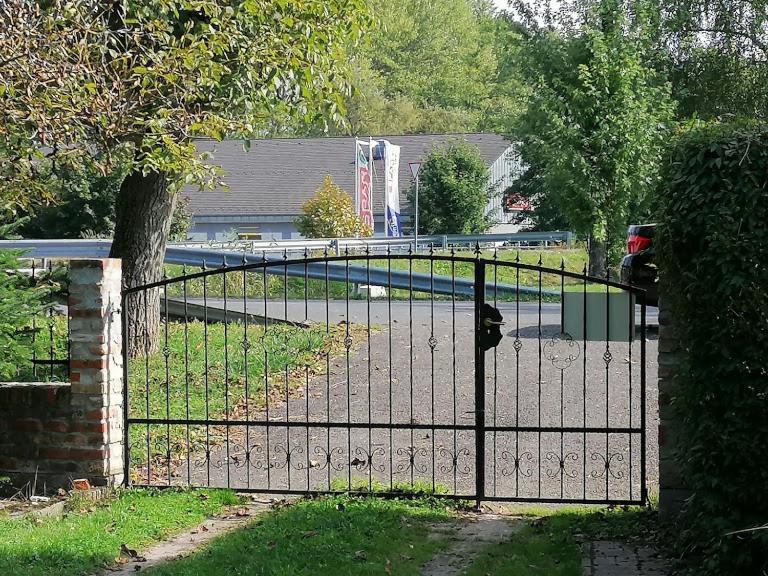 ホテル Park Vendeghaz Herend エクステリア 写真