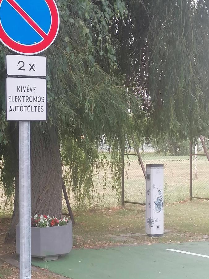ホテル Park Vendeghaz Herend エクステリア 写真